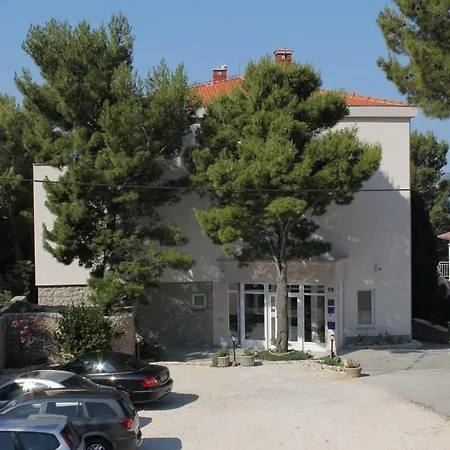 Twin Starigrad 3333j בית הארחה